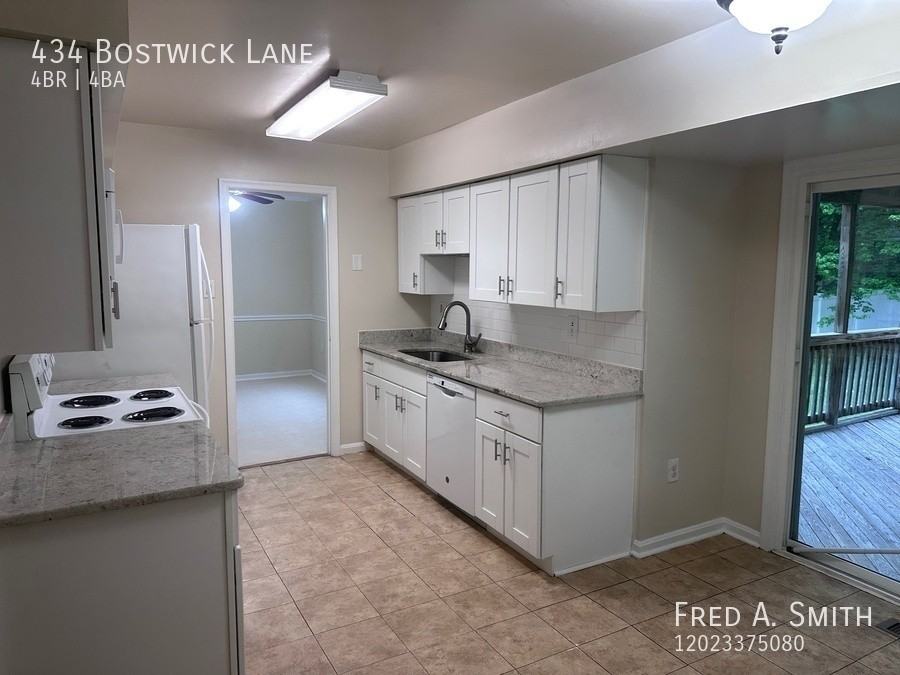 434 Bostwick Ln - Photo 5 of 50