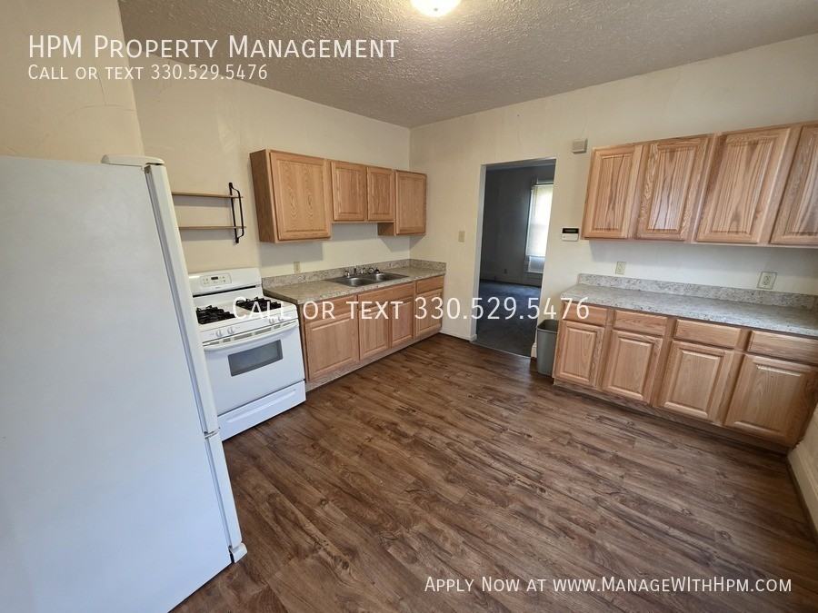 497 Sumner St - Photo 4 of 13