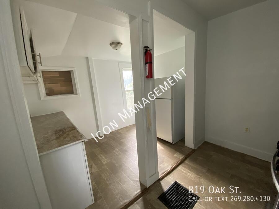 819 Oak St - Photo 2 of 15