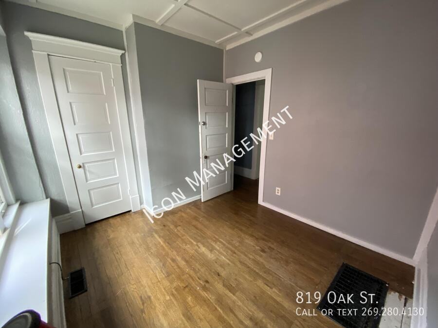 819 Oak St - Photo 7 of 15