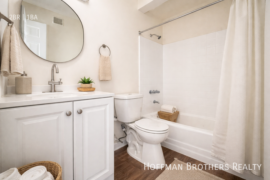 1256 W 87th St #6 - Photo 4 of 5