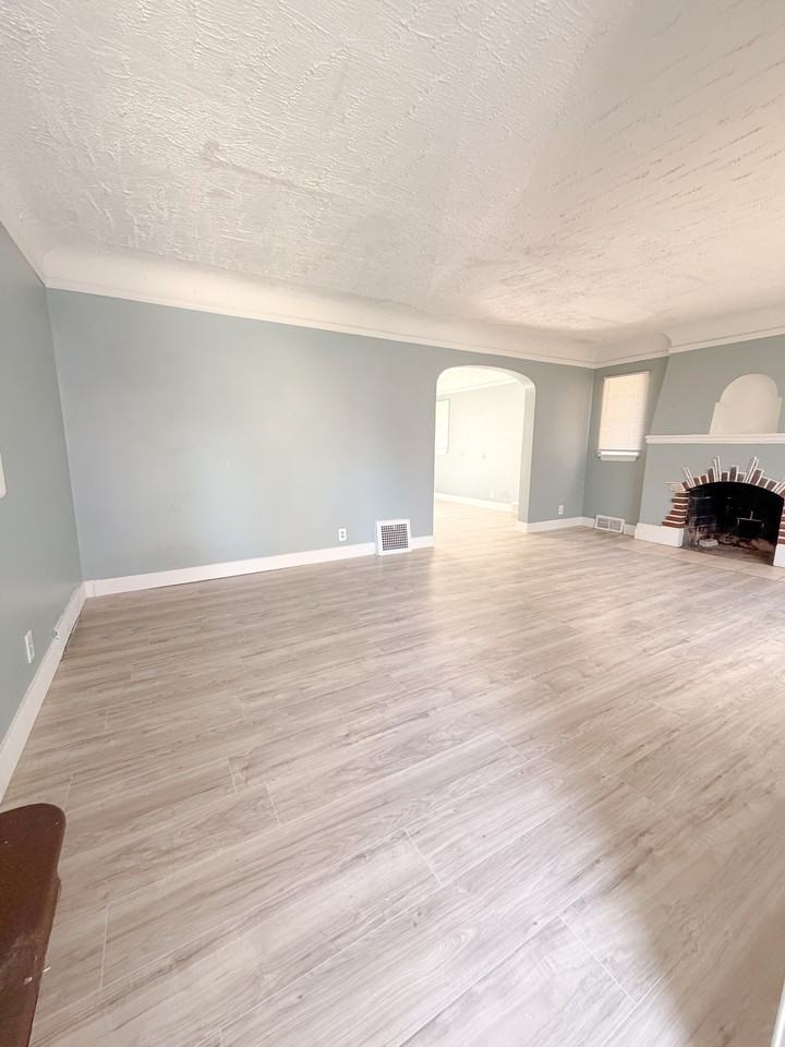 5267 Haverhill St #1 - Photo 3 of 15