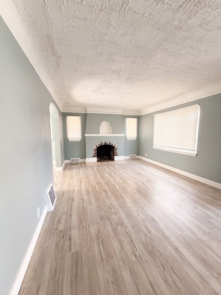 5267 Haverhill St #1 - Photo 4 of 15