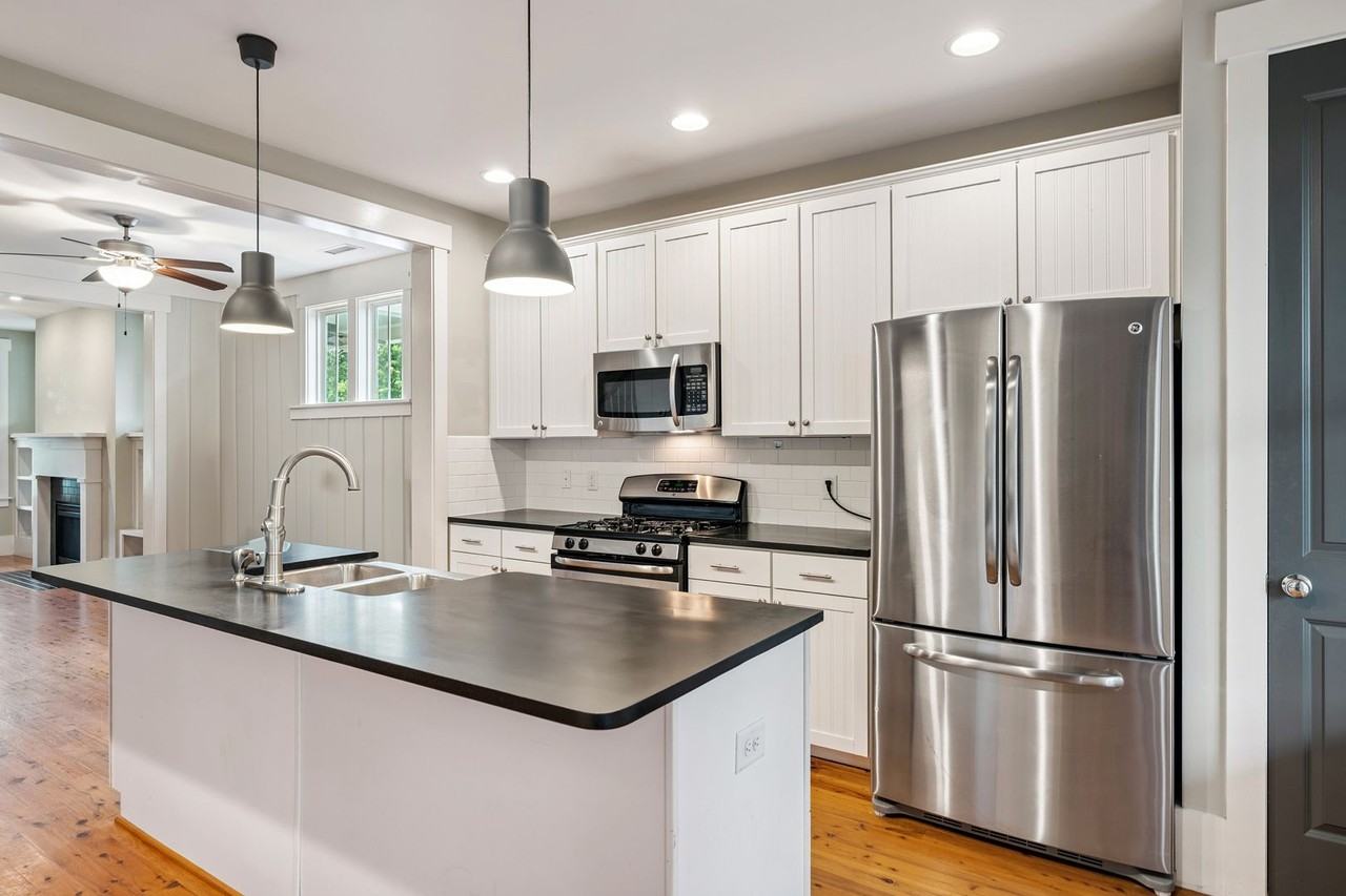 1690 Great Ridge Pkwy - Photo 2 of 34