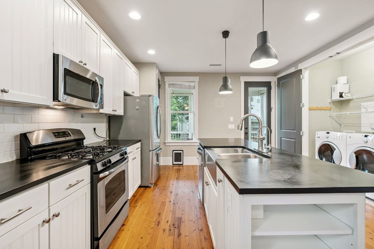 1690 Great Ridge Pkwy - Photo 3 of 34