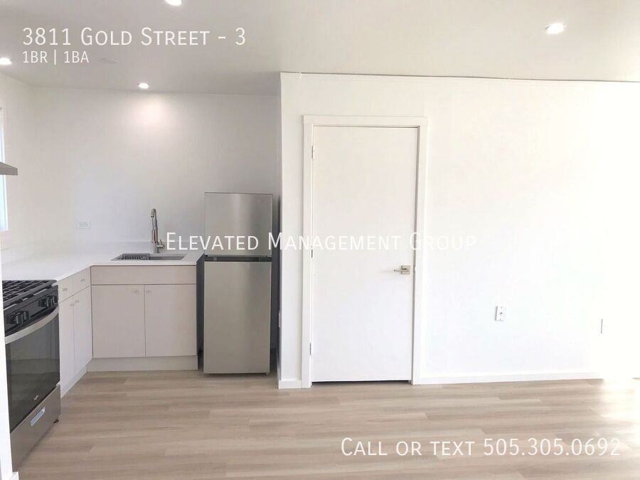 3811 Gold St #3 - Photo 5 of 12