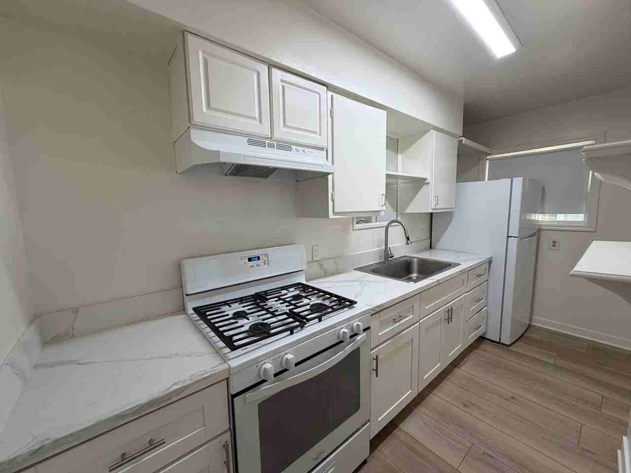 622 S Kalmia St #B - Photo 4 of 13