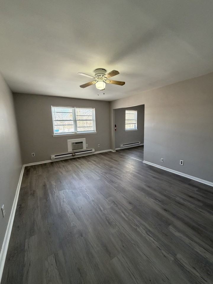 105 Lincoln Ave - Photo 2 of 14