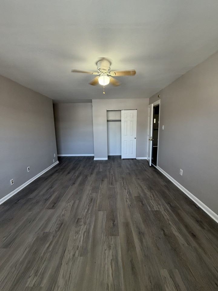 105 Lincoln Ave - Photo 3 of 14