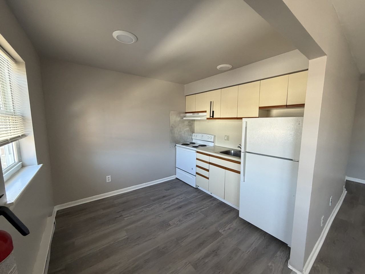 105 Lincoln Ave - Photo 4 of 14