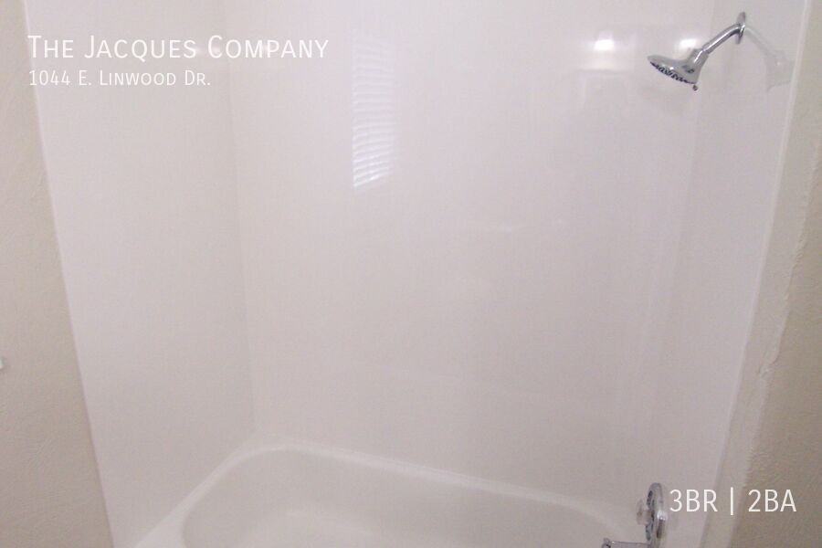 1044 E Linwood Dr - Photo 3 of 17