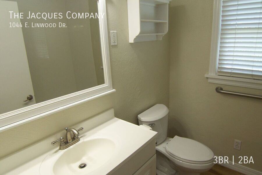 1044 E Linwood Dr - Photo 4 of 17