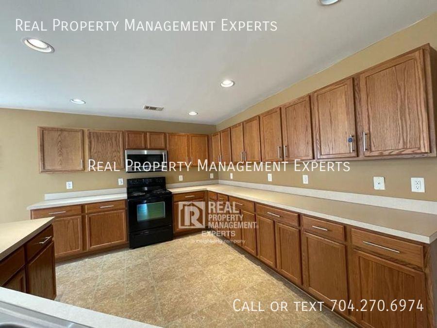 15750 Normans Landing Dr - Photo 3 of 22