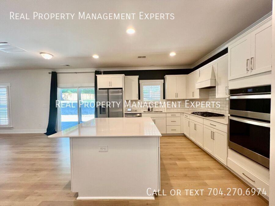4216 Mcintyre Ave - Photo 3 of 22