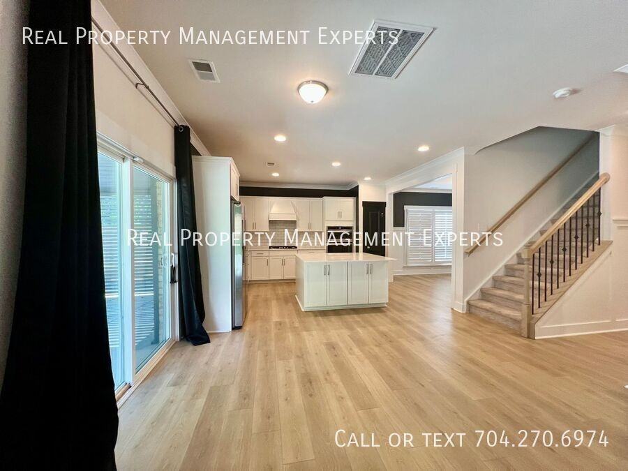 4216 Mcintyre Ave - Photo 6 of 22