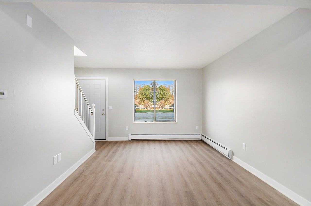 315 Smith Street - Photo 4 of 18