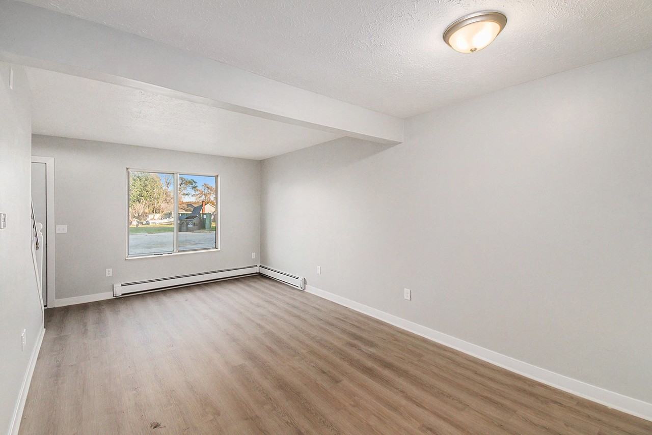 315 Smith Street - Photo 5 of 18