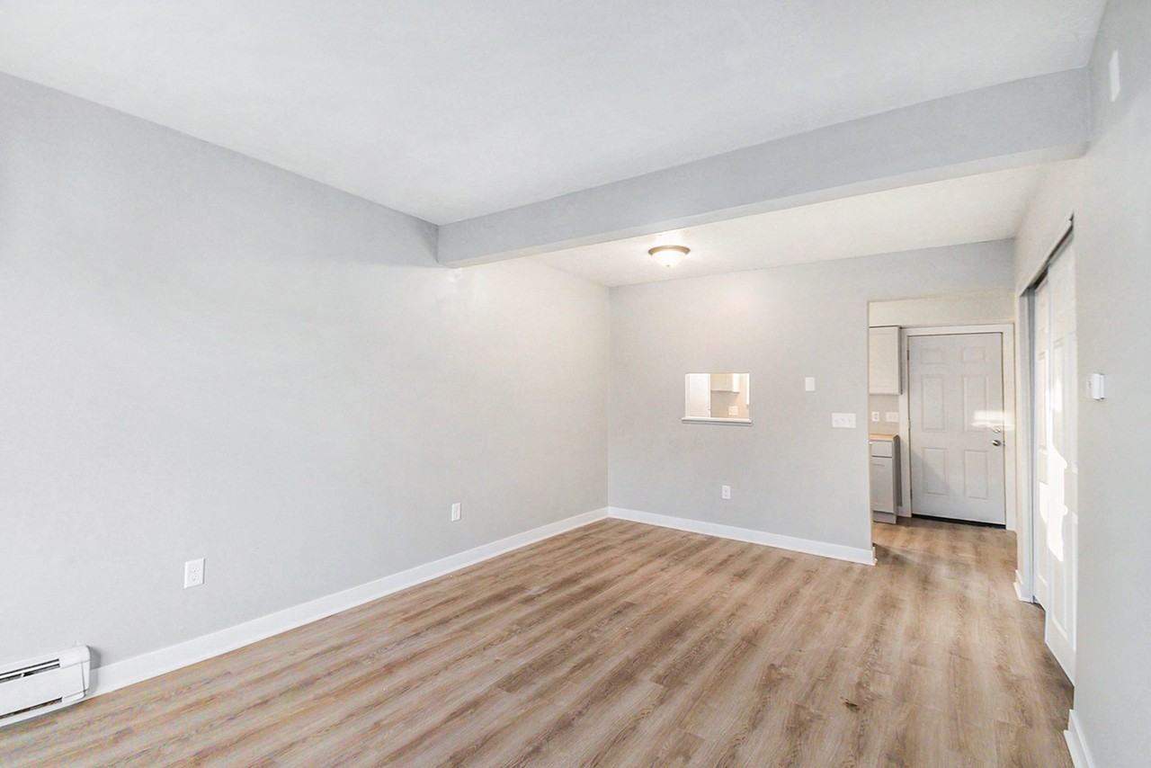 315 Smith Street - Photo 7 of 18