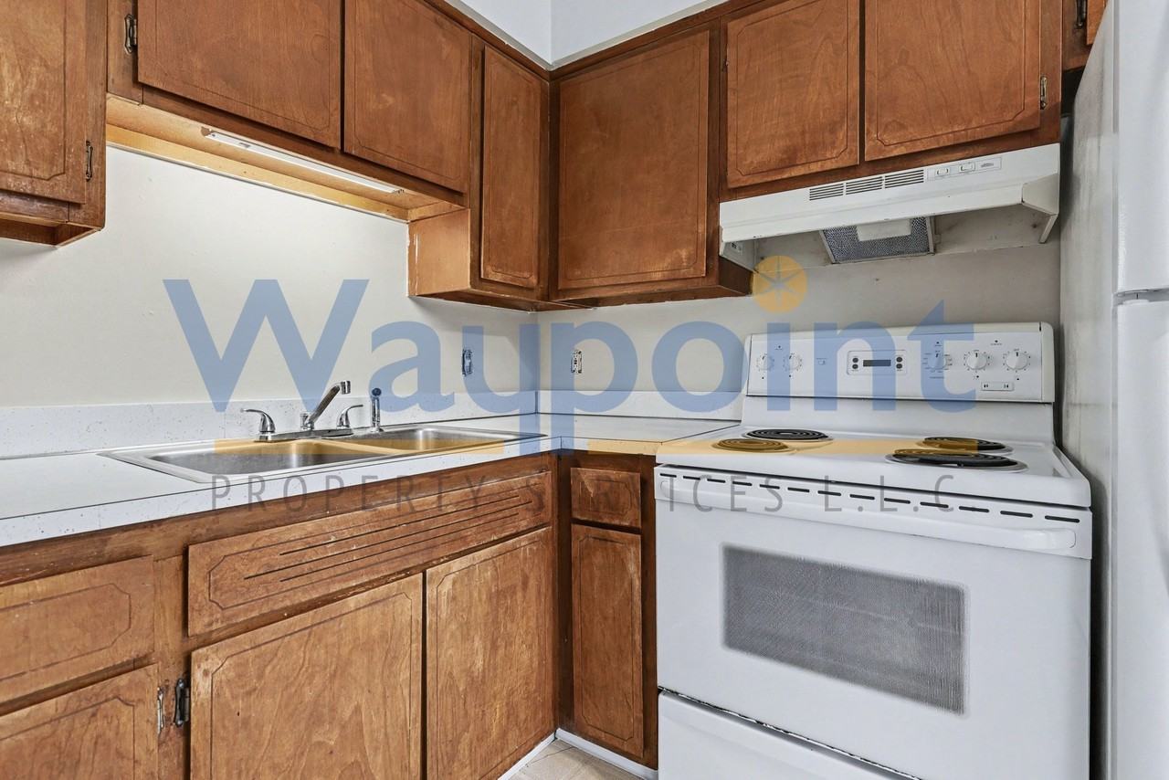 914 East Oak Street - Photo 2 of 15
