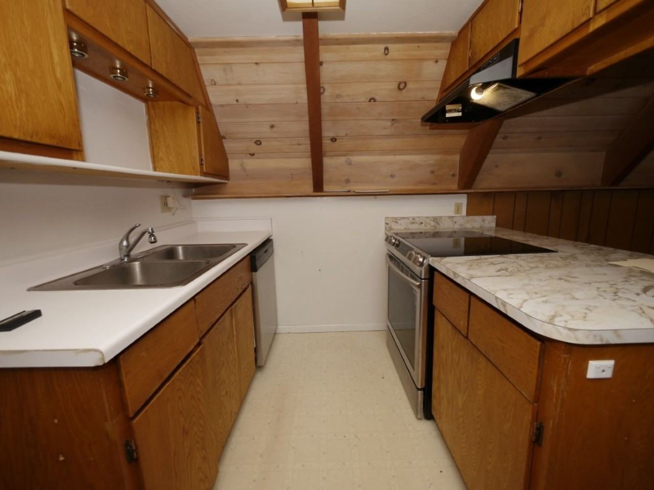 16870 Alpine Dr - Photo 3 of 12