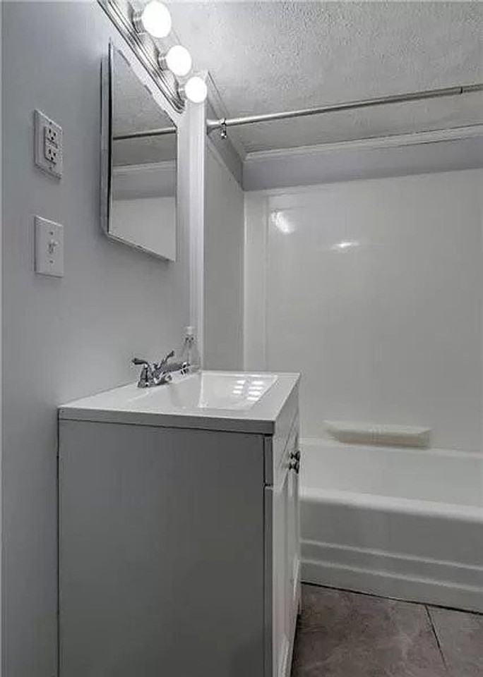 515 56th St - Photo 2 of 11