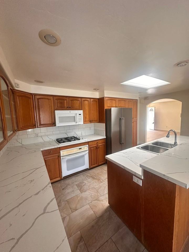 6328 Cleo Street - Photo 7 of 39