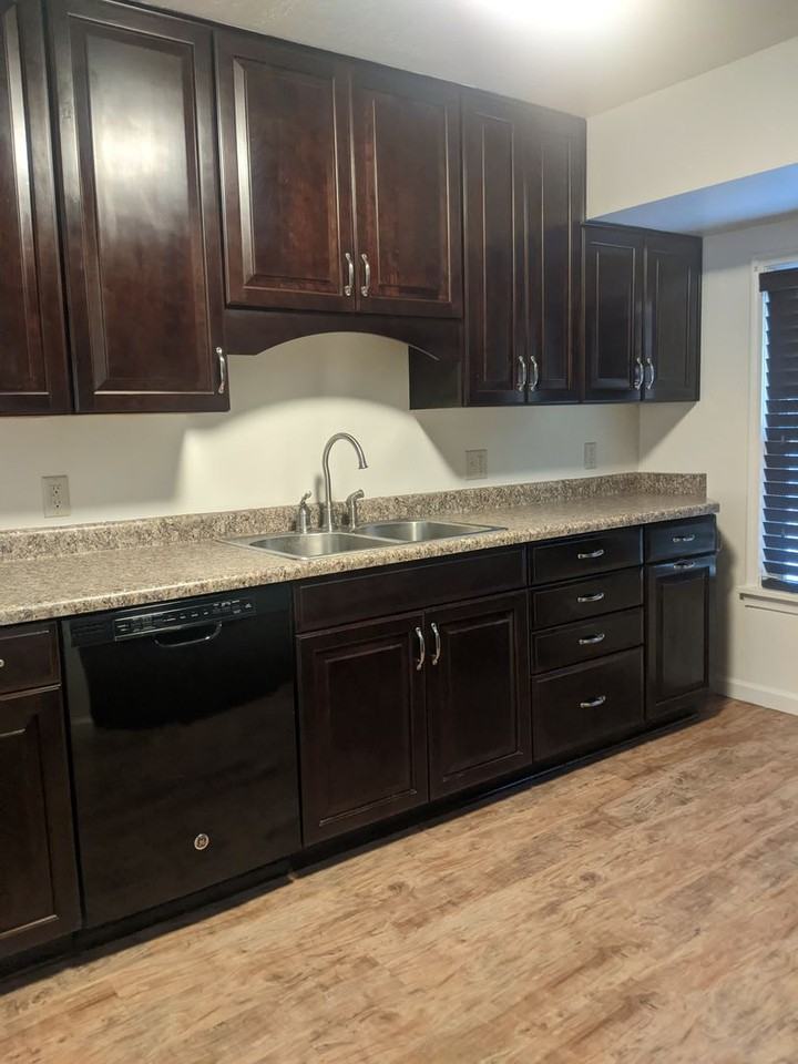 1304 Kershaw St - Photo 5 of 25