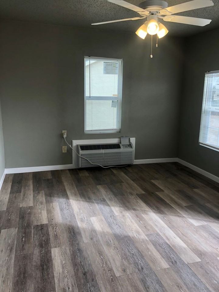 7408 18th St - Photo 2 of 9