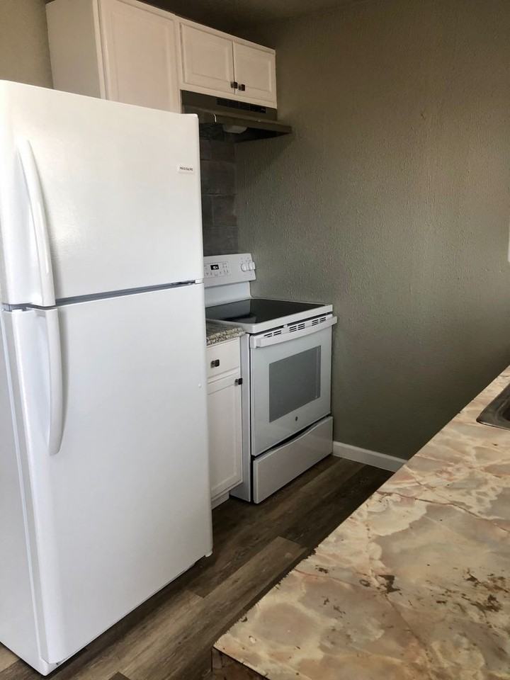 7408 18th St - Photo 5 of 9