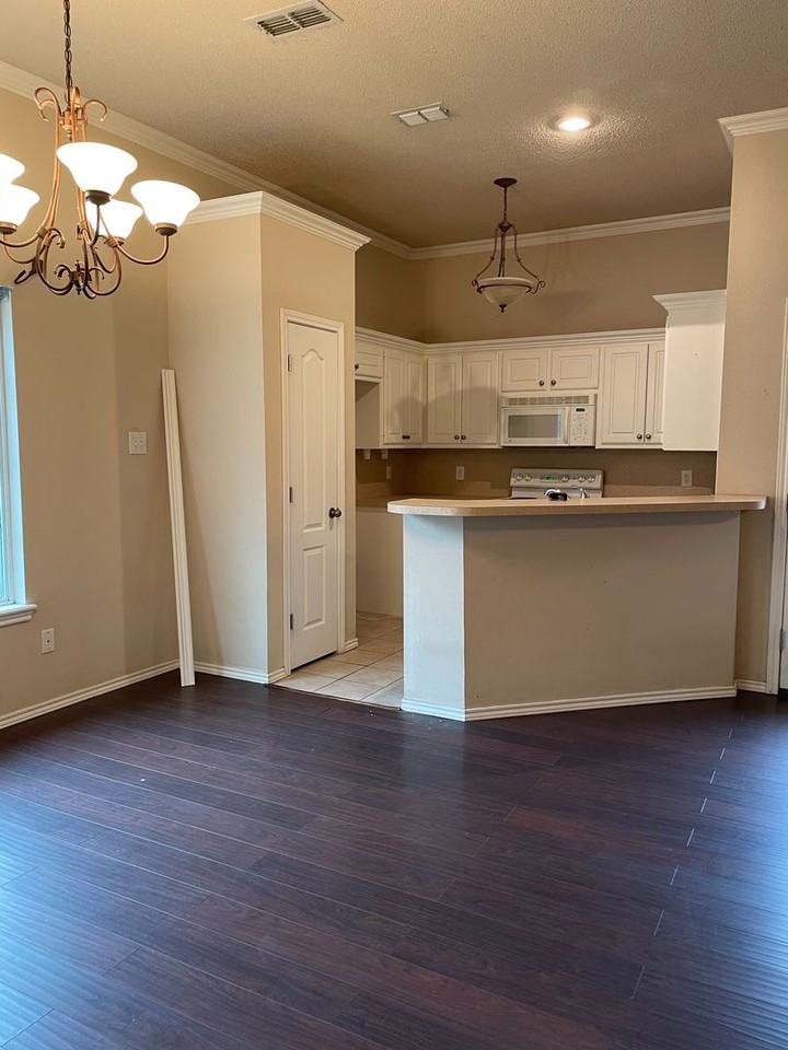 2226 97th St - Photo 4 of 13