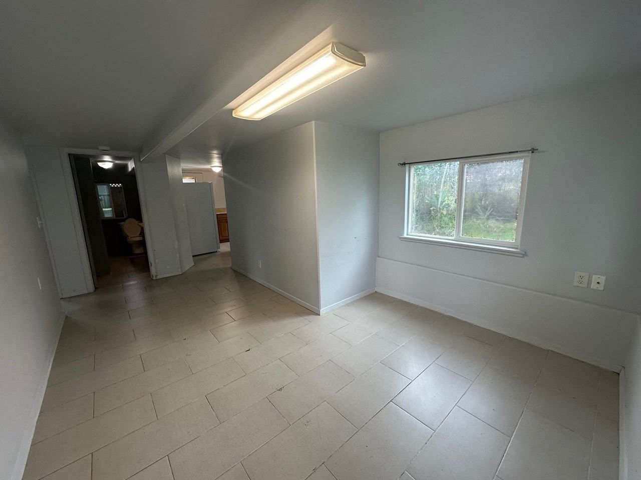 1521B Kinoole St - Photo 3 of 9