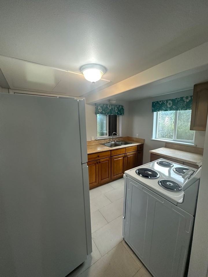 1521B Kinoole St - Photo 5 of 9