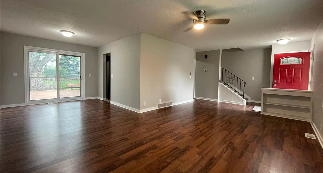 9610 Spaulding St - Photo 2 of 14