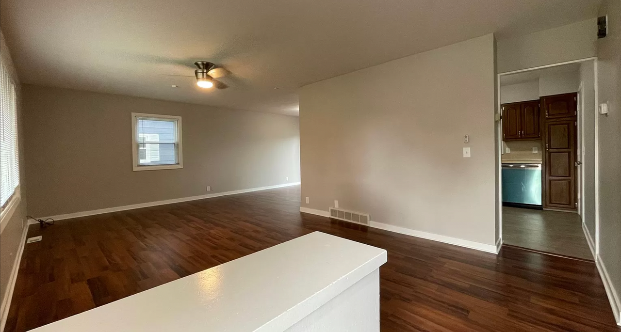 9610 Spaulding St - Photo 4 of 14
