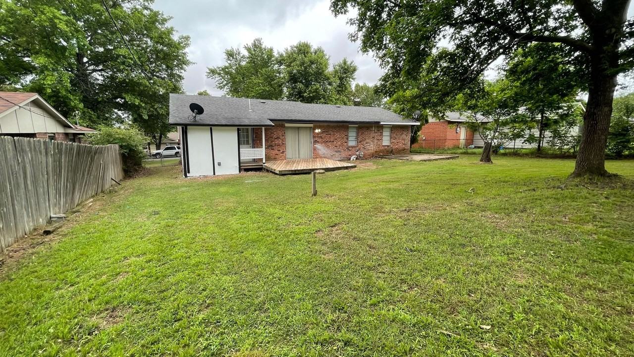 311 Dogwood Dr - Photo 2 of 21
