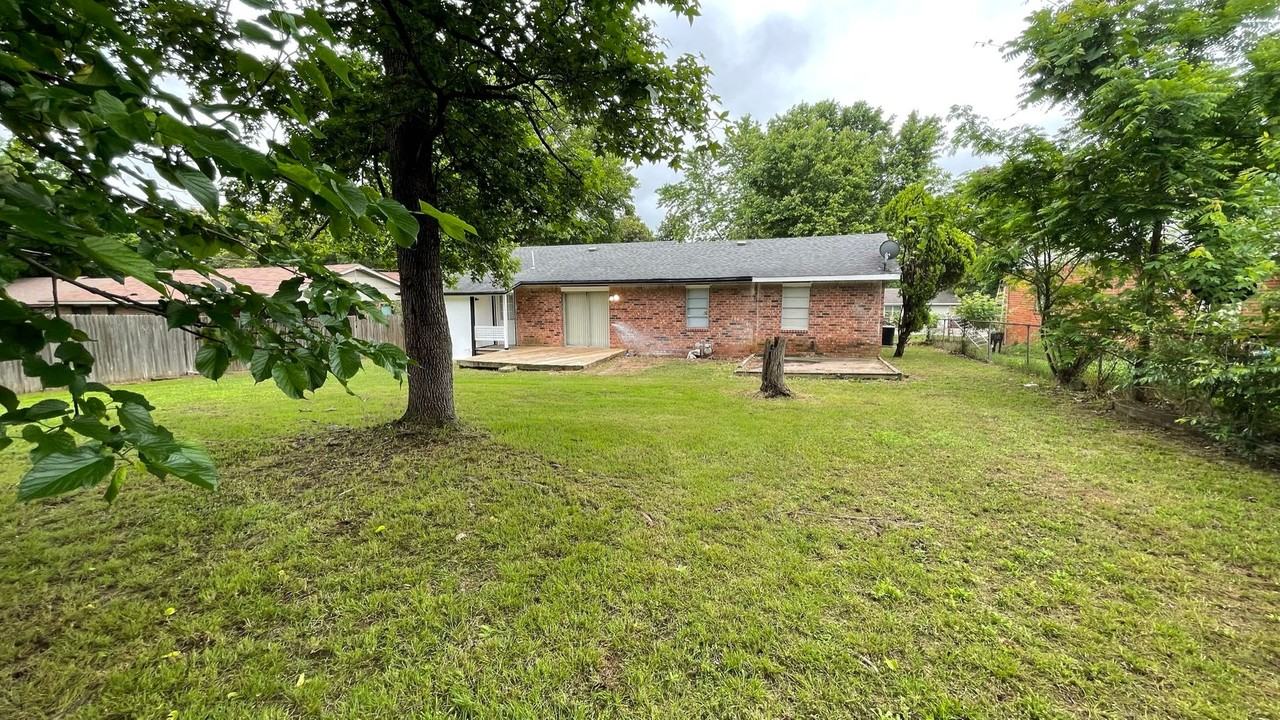 311 Dogwood Dr - Photo 3 of 21