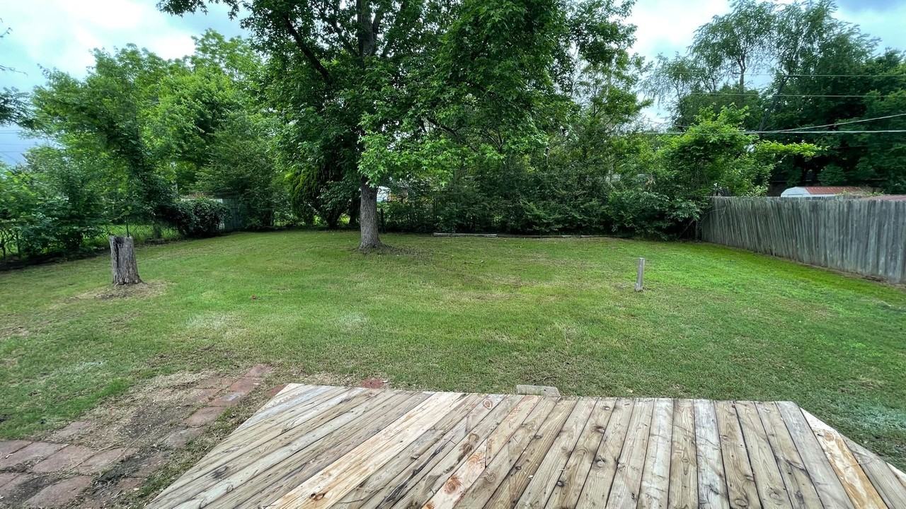 311 Dogwood Dr - Photo 4 of 21
