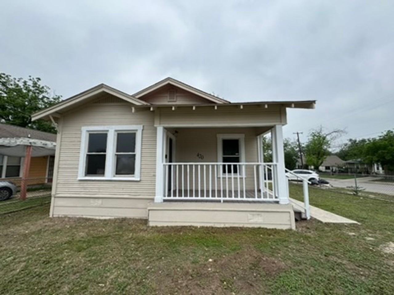 420 Clark Ave - Photo 2 of 17