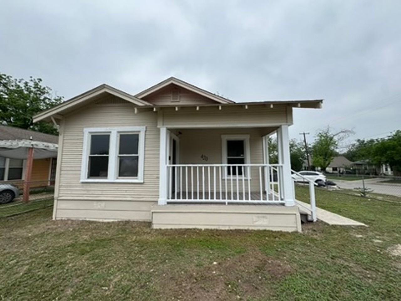 420 Clark Ave - Photo 3 of 17