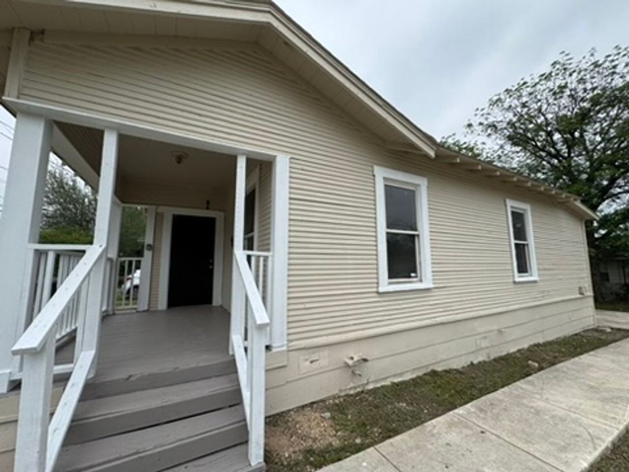 420 Clark Ave - Photo 4 of 17