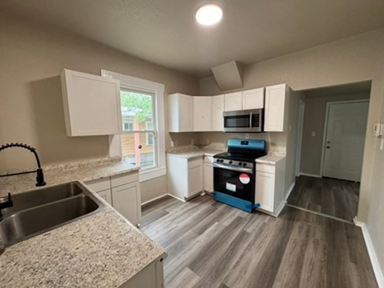 420 Clark Ave - Photo 6 of 17