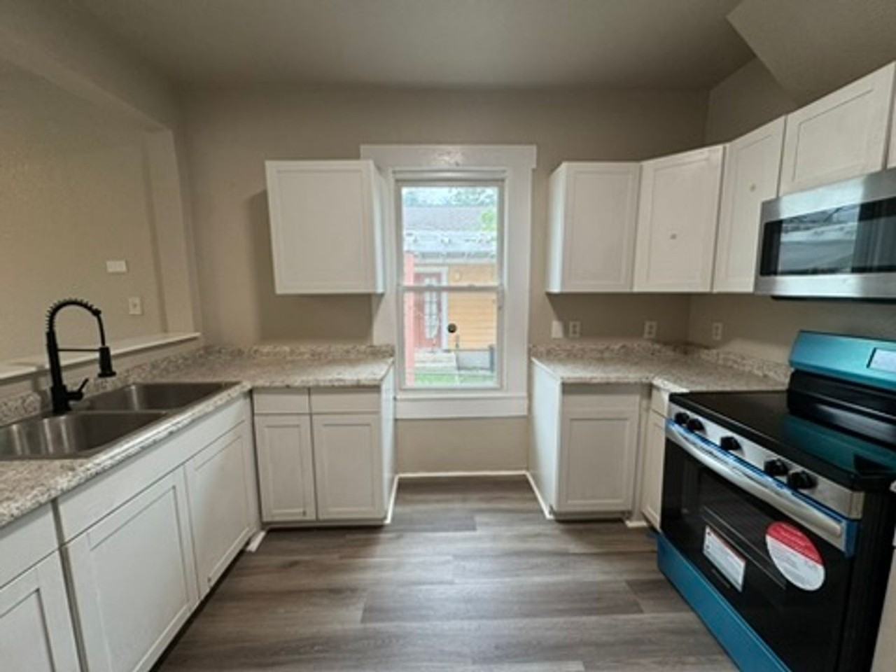 420 Clark Ave - Photo 7 of 17