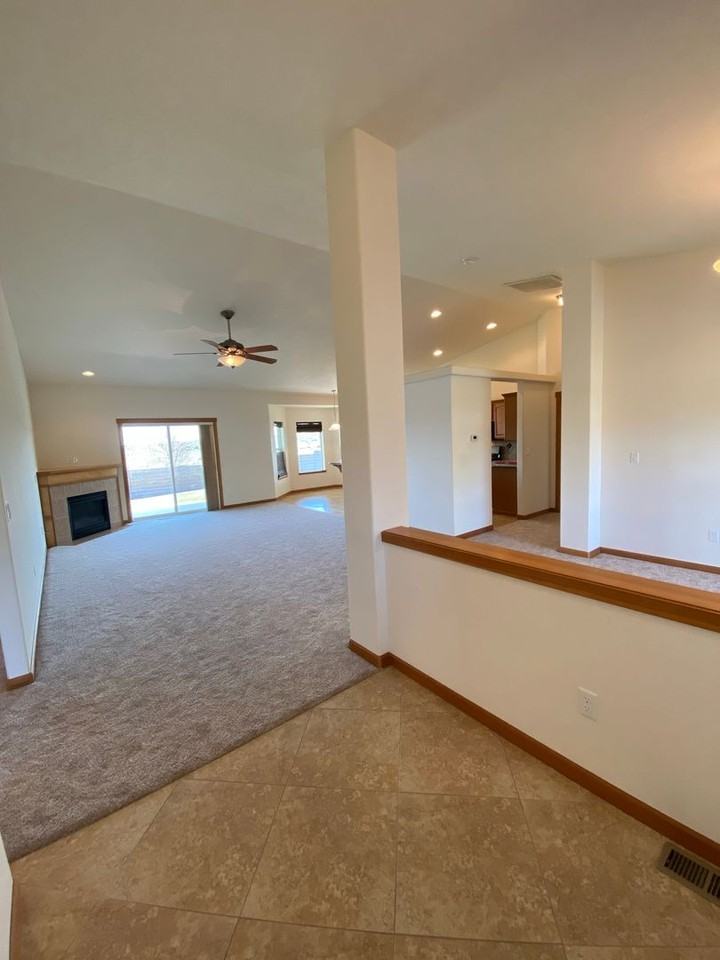 3511 Hovley Ln - Photo 4 of 39