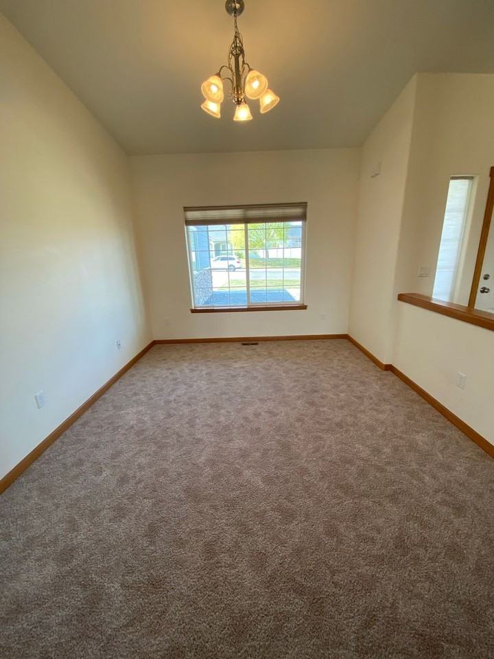 3511 Hovley Ln - Photo 5 of 39