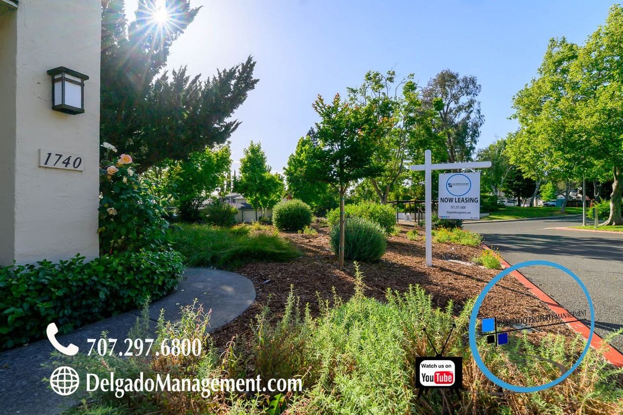 1740 London Dr - Photo 2 of 25