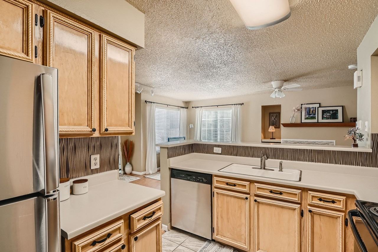 13874 E Lehigh Ave #G - Photo 5 of 17