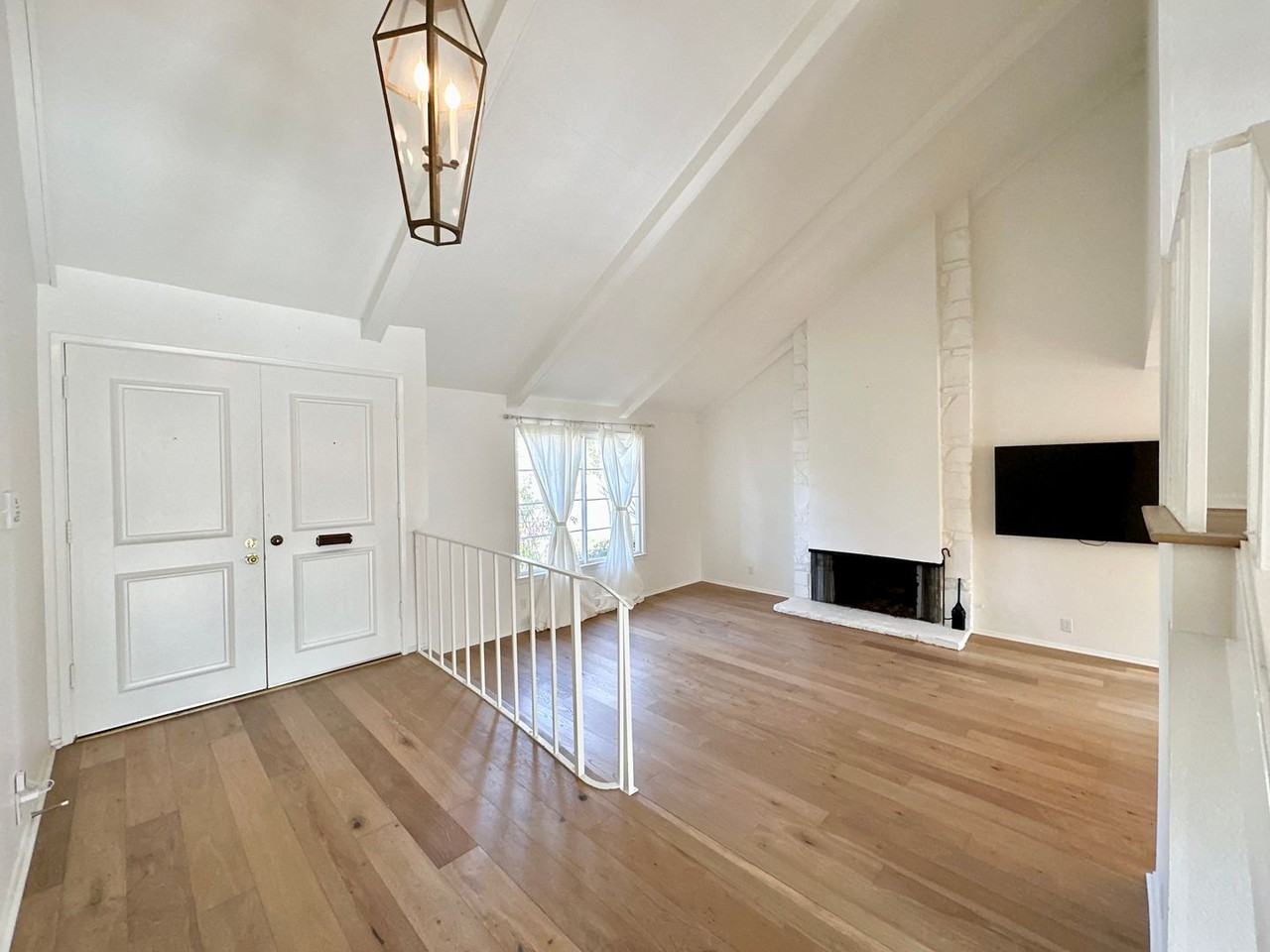 1138 Bonita Ct - Photo 4 of 42