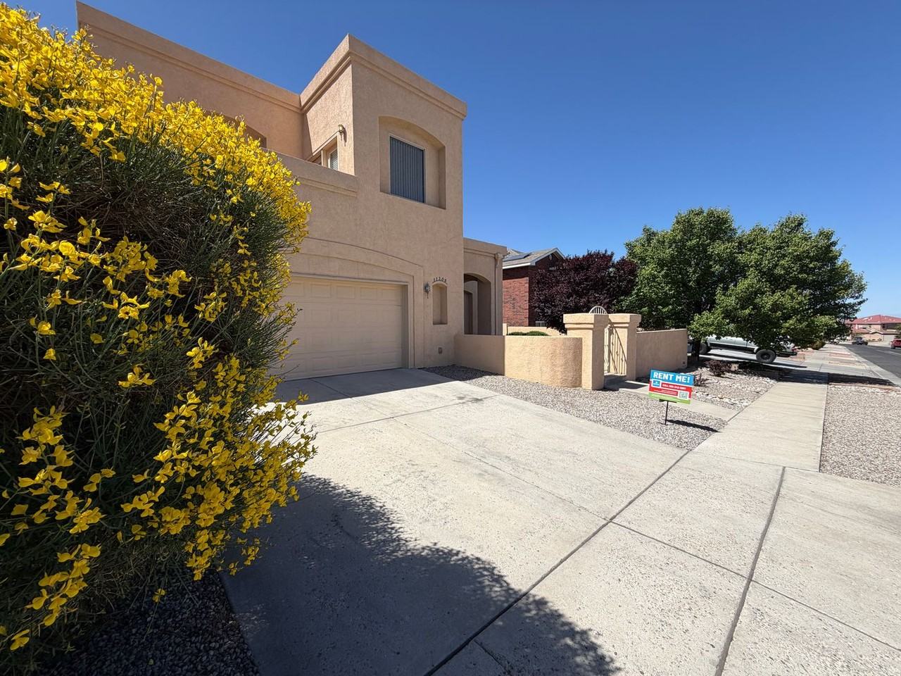 11208 Amman Ave Ne - Photo 2 of 50