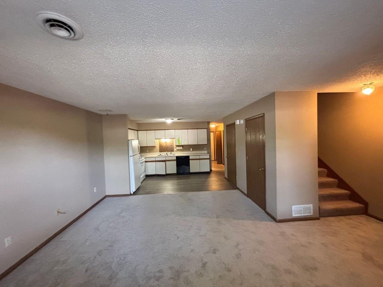 2542 Candlecrest Cir - Photo 2 of 12