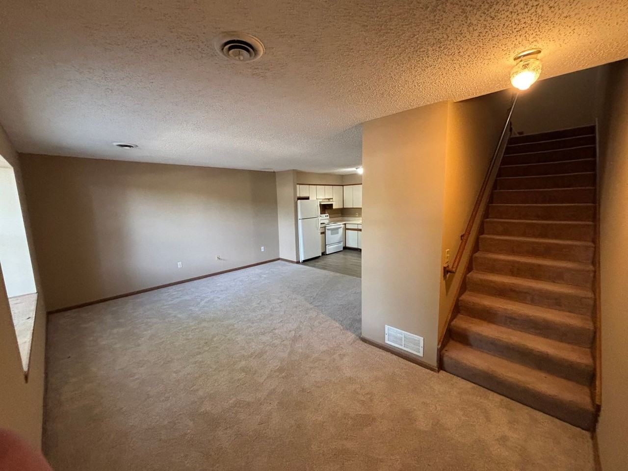 2542 Candlecrest Cir - Photo 4 of 12